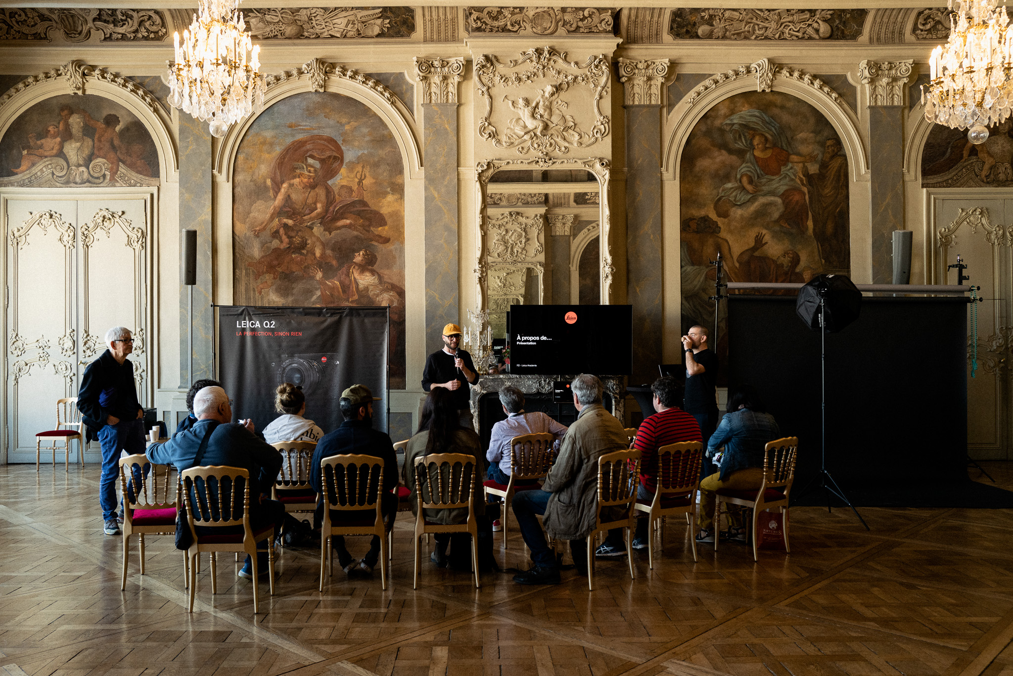 LEICA TOUR